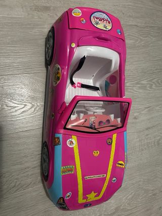 Nancy patinadora con coche rosa