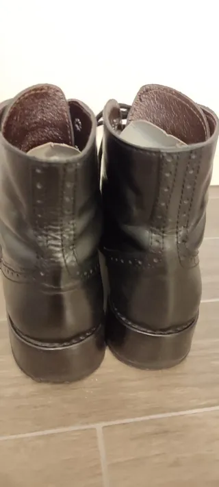 Stivaletti neri in pelle