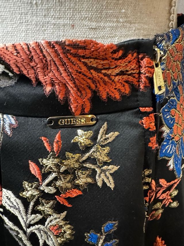 Falda Guess Estampada Negra Multicolor