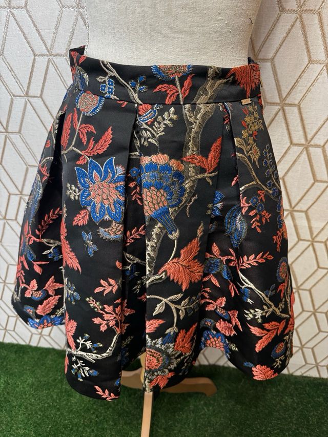 Falda Guess Estampada Negra Multicolor