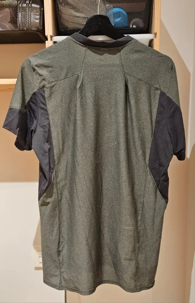 Camiseta técnica hombre gris