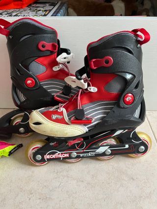 Patines en línea rojos y grises