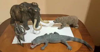 Lote de figuras animales: Mamut, Oso, Cocodrilo, A