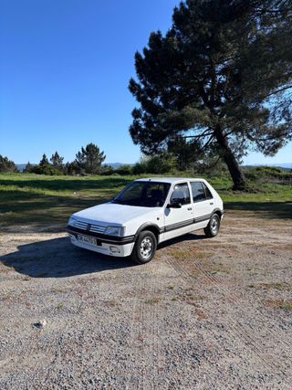 Peugeot 205 1996