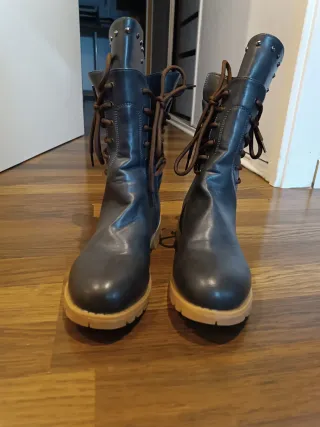 Botas grises media caña con cordones