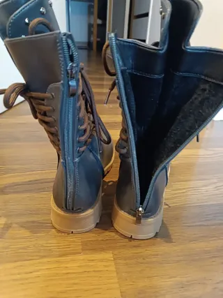 Botas grises media caña con cordones