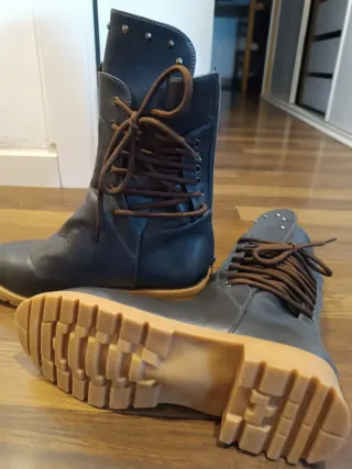 Botas grises media caña con cordones