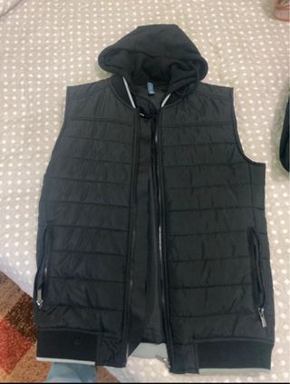 Chaleco Zara Negro con Capucha