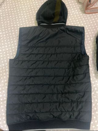 Chaleco Zara Negro con Capucha