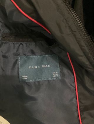 Chaleco Zara Negro con Capucha