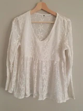 Blusa blanca manga larga bordada