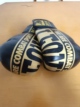 Guantes de Boxeo Leone 16 oz Negros y Dorados