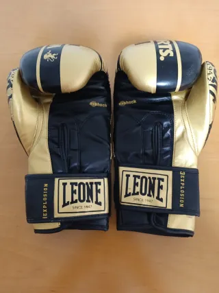 Guantes de Boxeo Leone 16 oz Negros y Dorados