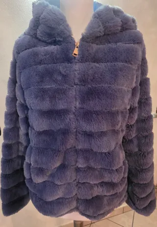 Pellicciotto ecologico blu con cappuccio