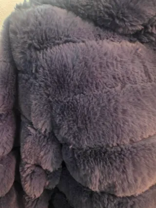 Pellicciotto ecologico blu con cappuccio