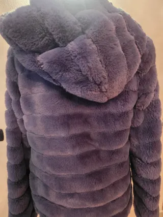 Pellicciotto ecologico blu con cappuccio