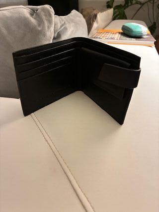 Billetera de cuero negra