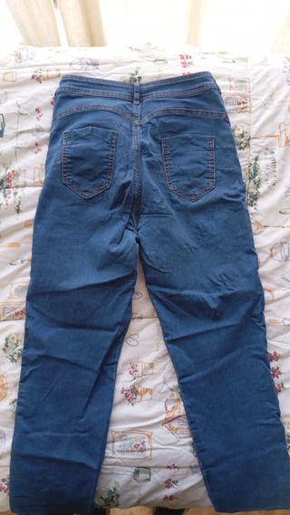 Pantalones vaqueros con raya lateral