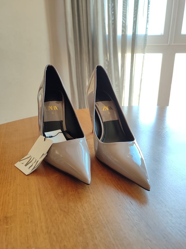 Zapatos de tacón Zara charol camel nuevos