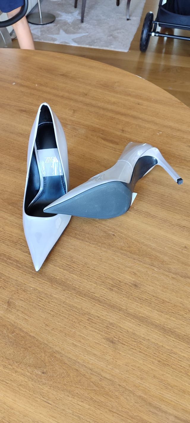 Zapatos de tacón Zara charol camel nuevos