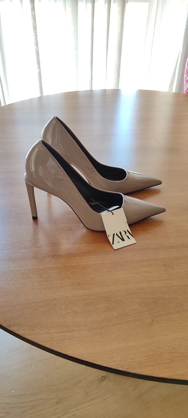 Zapatos de tacón Zara charol camel nuevos