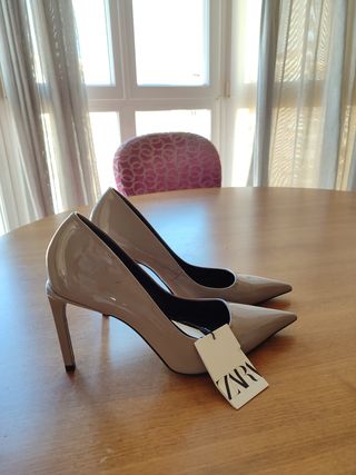 Zapatos de tacón Zara charol camel nuevos