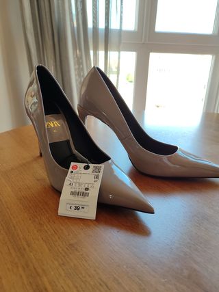Zapatos de tacón Zara charol camel nuevos