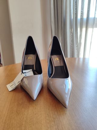 Zapatos de tacón Zara charol camel nuevos