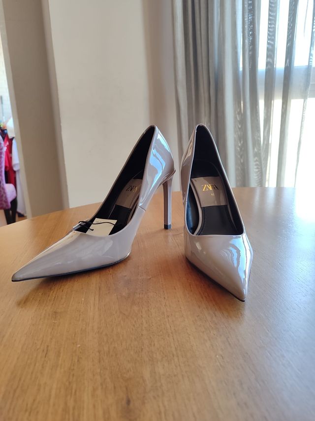 Zapatos de tacón Zara charol camel nuevos