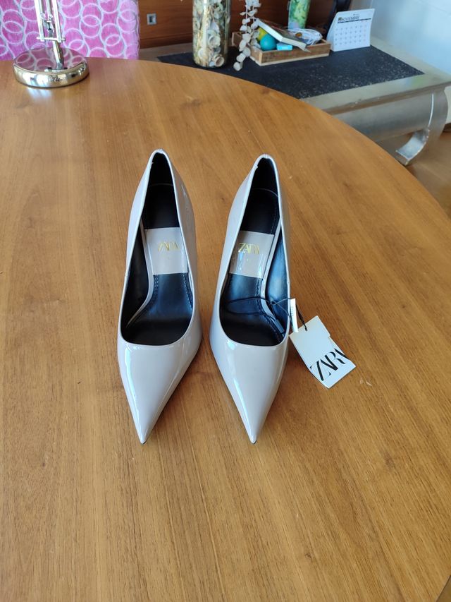 Zapatos de tacón Zara charol camel nuevos