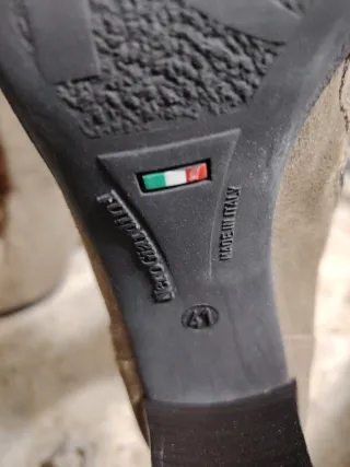 Stivali scamosciati marroni con tacco