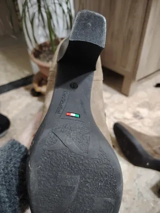 Stivali scamosciati marroni con tacco