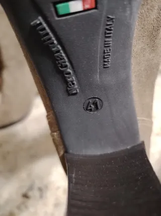 Stivali scamosciati marroni con tacco