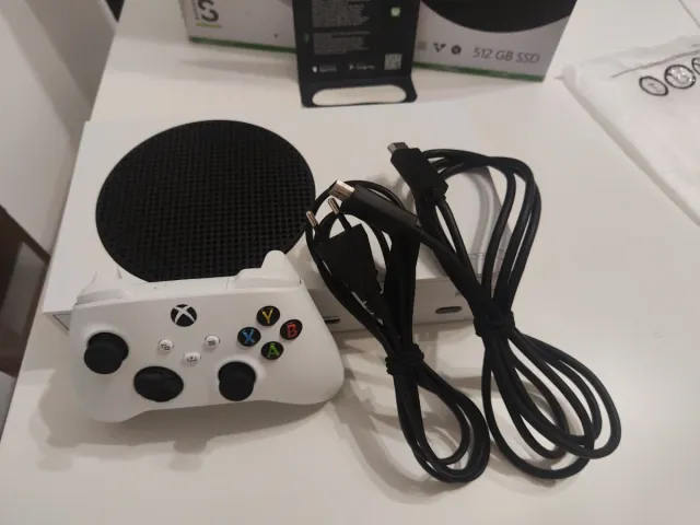 Xbox Series S + Controller originale in perfetto stato
