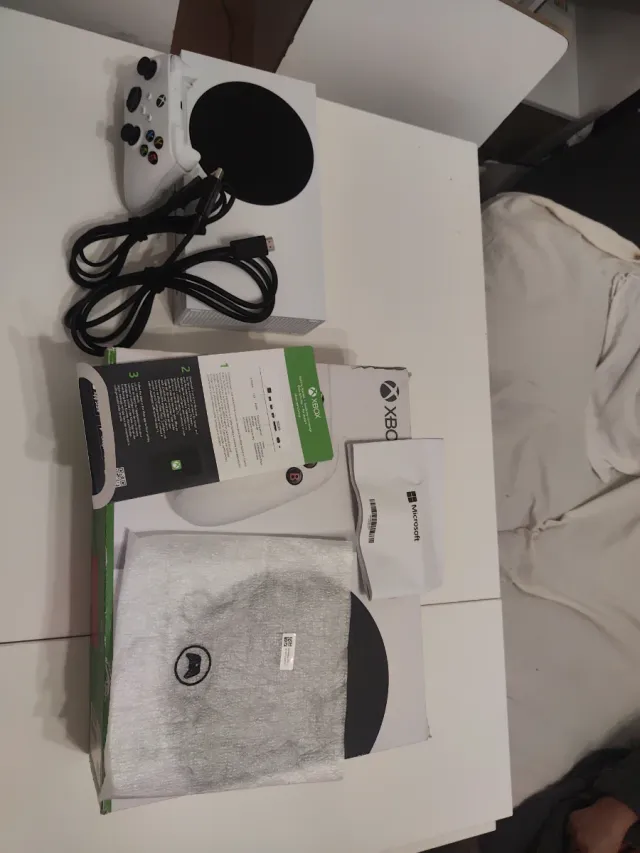 Xbox Series S + Controller originale in perfetto stato