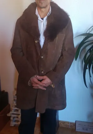 Abrigo de piel marrón. Negociables.