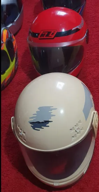Cascos de moto NZI en buen estado