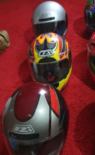 Cascos de moto NZI en buen estado