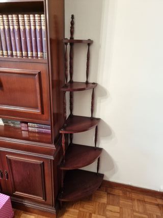 Estantería esquinera de madera