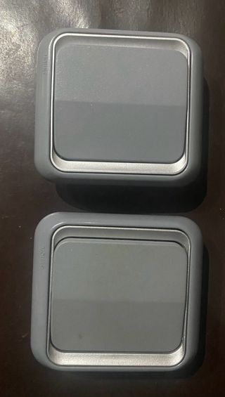 Interruptor Conmutador SIMON Gris (2)