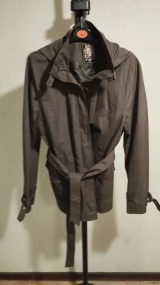 Gabardina Marrón con Capucha Talla XL
