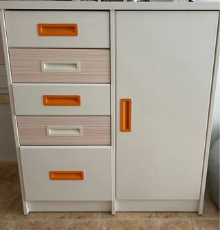 Armario y cómoda dormitorio juvenil madera