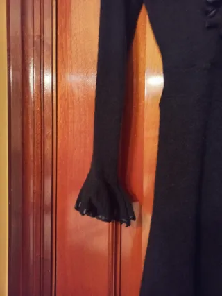 Vestido negro talla S con volantes