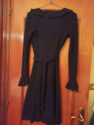 Vestido negro talla S con volantes