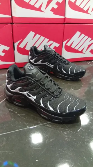 Zapatillas Nike TN Air Max Plus Negras y Verdes