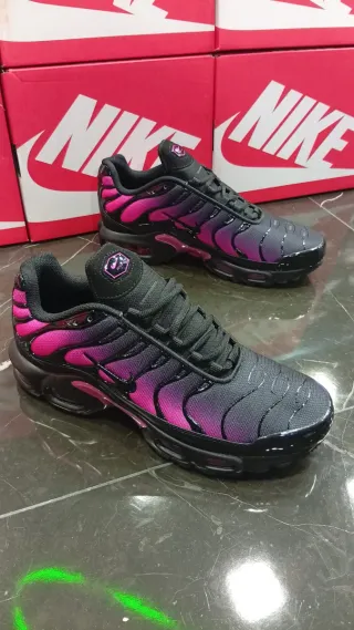 Zapatillas Nike TN Air Max Plus Negras y Verdes