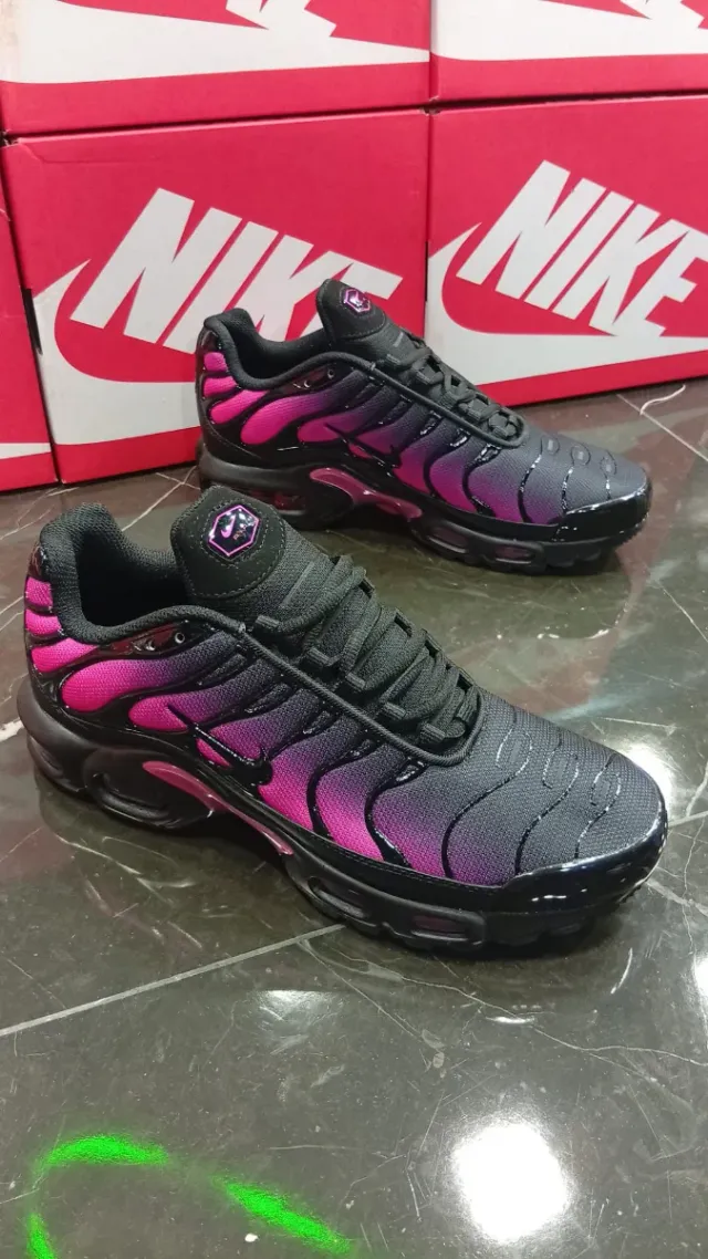 Zapatillas Nike TN Air Max Plus Negras y Verdes