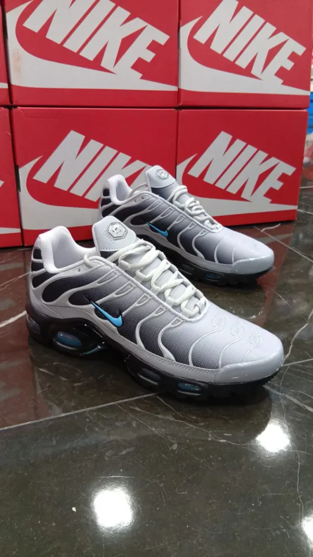 Zapatillas Nike TN Air Max Plus Negras y Verdes
