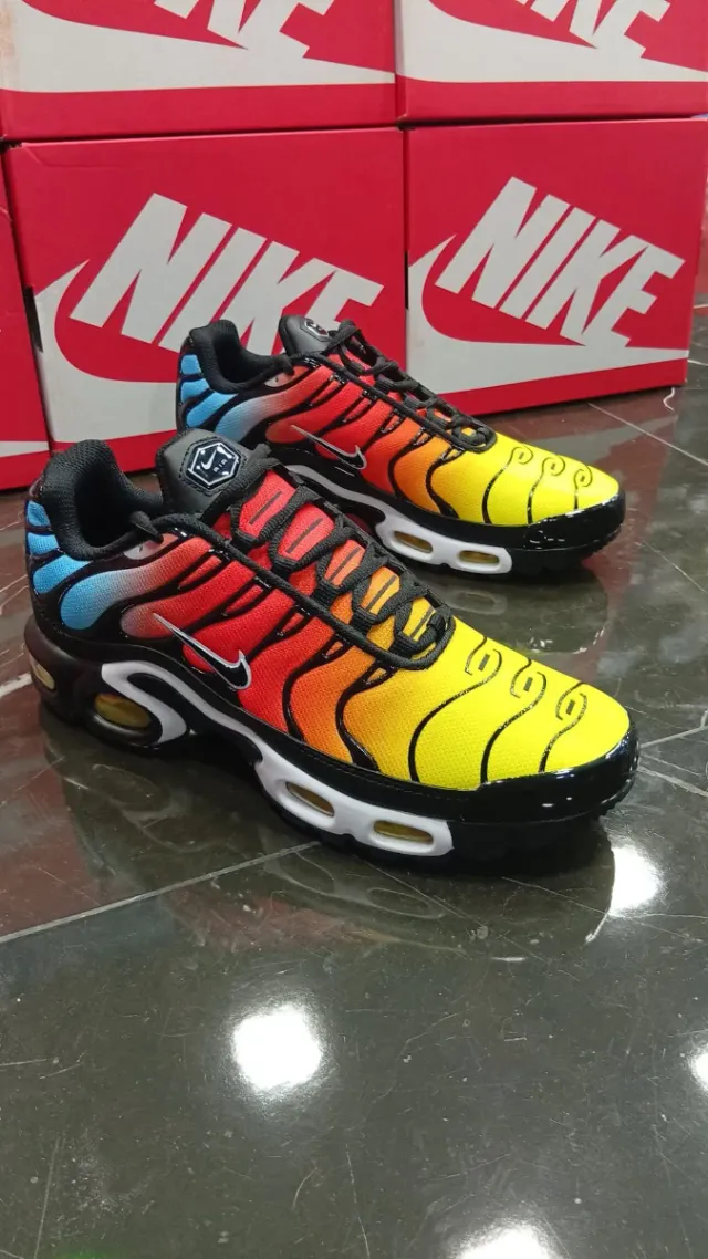 Zapatillas Nike TN Air Max Plus Negras y Verdes