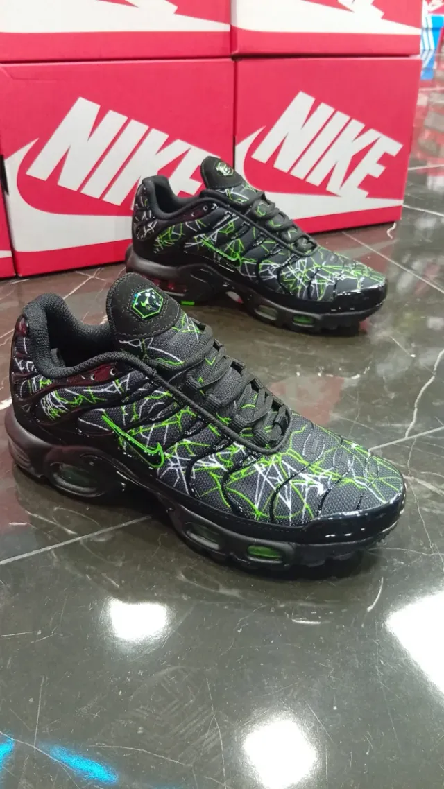 Zapatillas Nike TN Air Max Plus Negras y Verdes